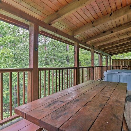 Cabin With Deck And Fireplace Less Than 3 Mi To Dollywood! Pigeon Forge Bagian luar foto