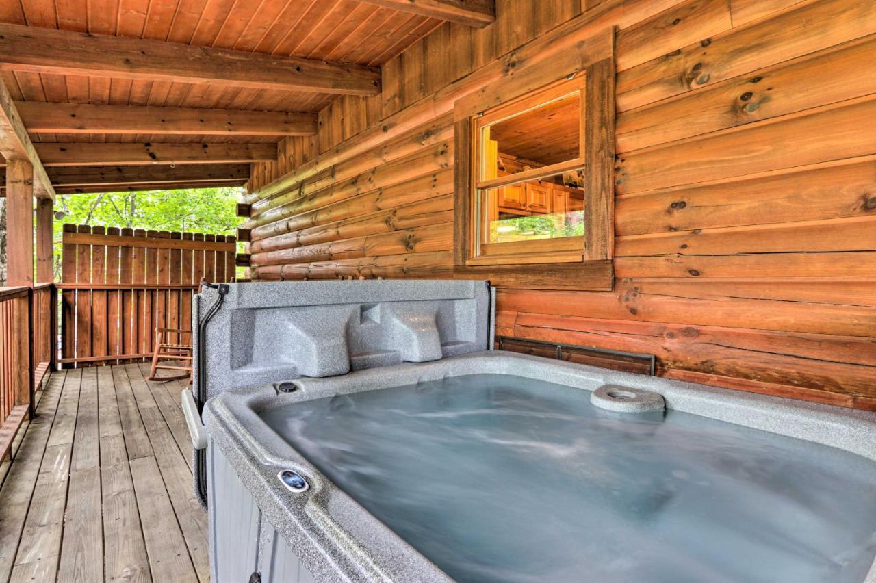 Cabin With Deck And Fireplace Less Than 3 Mi To Dollywood! Pigeon Forge Bagian luar foto
