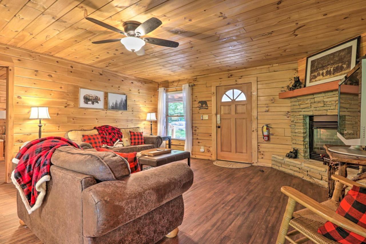 Cabin With Deck And Fireplace Less Than 3 Mi To Dollywood! Pigeon Forge Bagian luar foto