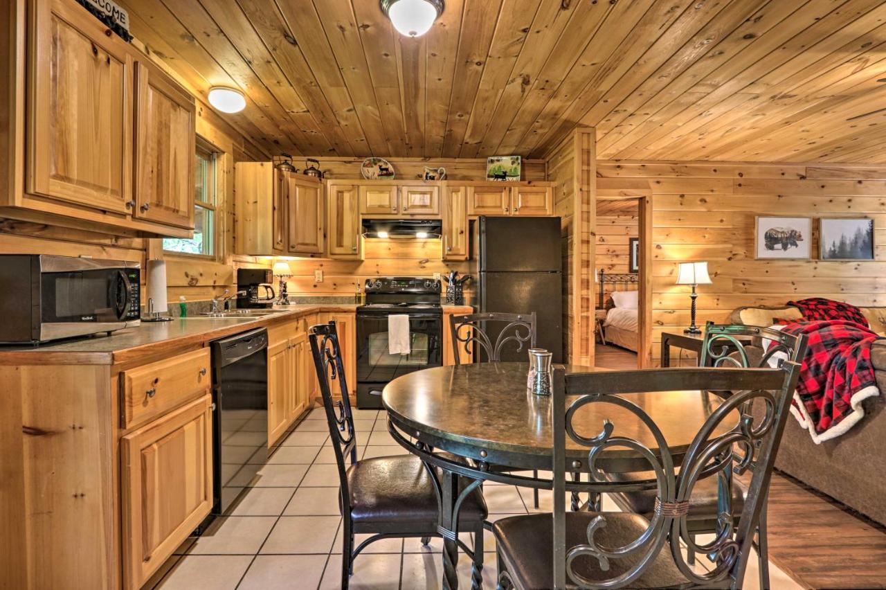 Cabin With Deck And Fireplace Less Than 3 Mi To Dollywood! Pigeon Forge Bagian luar foto