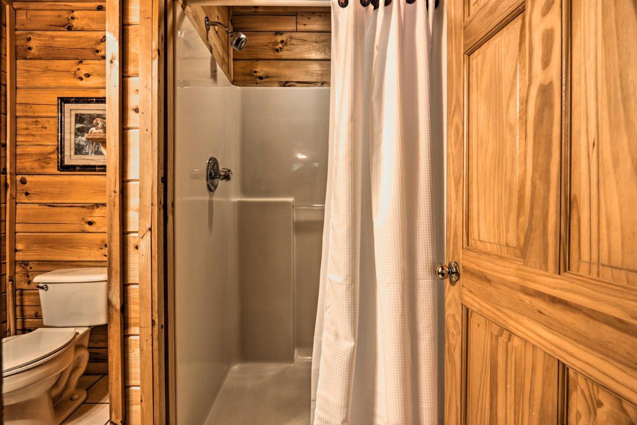 Cabin With Deck And Fireplace Less Than 3 Mi To Dollywood! Pigeon Forge Bagian luar foto