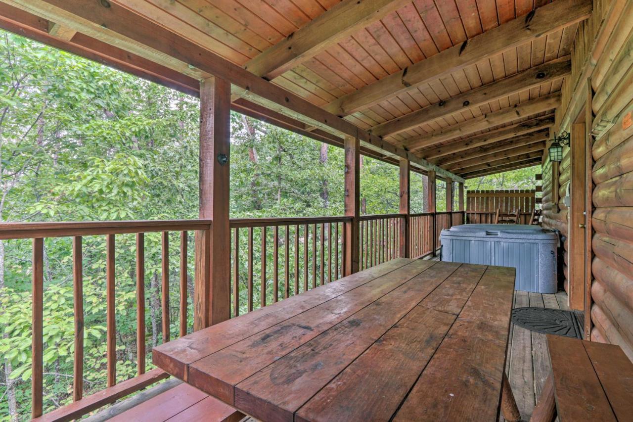 Cabin With Deck And Fireplace Less Than 3 Mi To Dollywood! Pigeon Forge Bagian luar foto