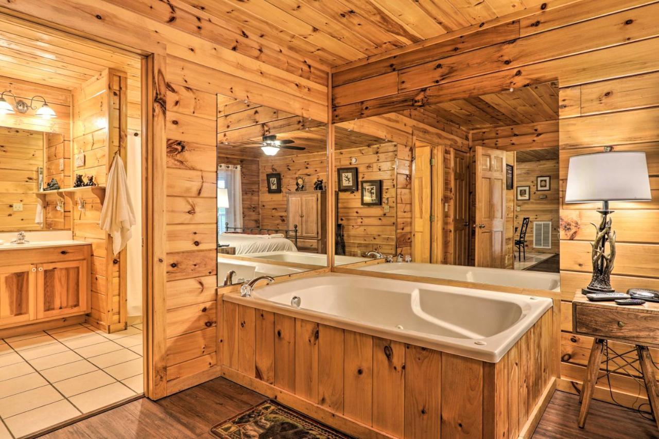 Cabin With Deck And Fireplace Less Than 3 Mi To Dollywood! Pigeon Forge Bagian luar foto